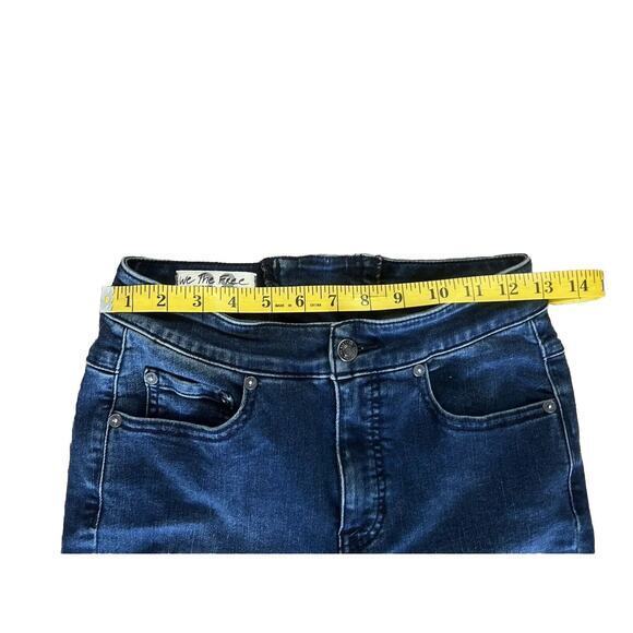 We The Free People Bell Bottom Flare Crvy Jeans Size 28 Dark Wash Raw Hem‎ - Picture 5 of 12
